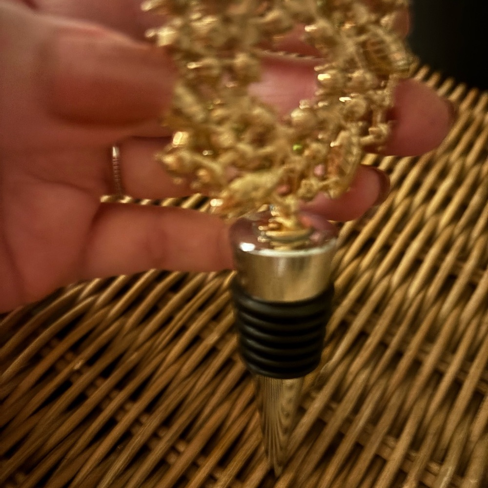 Elegant Wreath Wine Stopper Green Sparkling Gold NEW Final Sale - Picture 2 of 4
